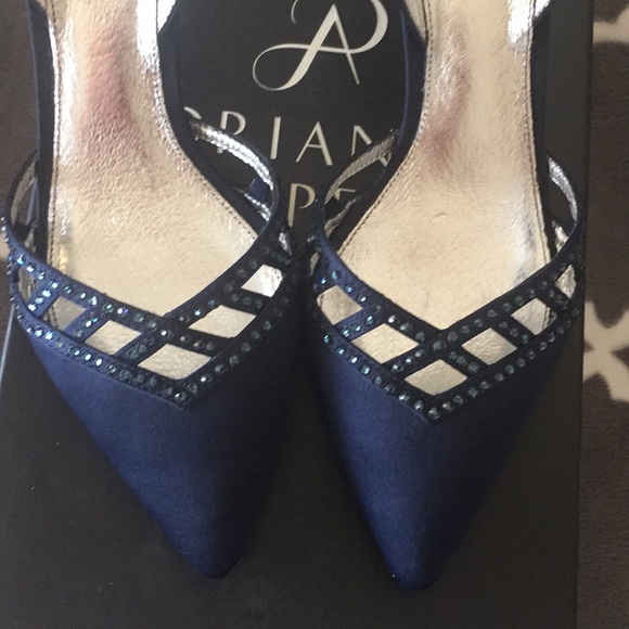 Adrianna Papell Haven Navy Satin pump in size 6 - Picture 8 of 8